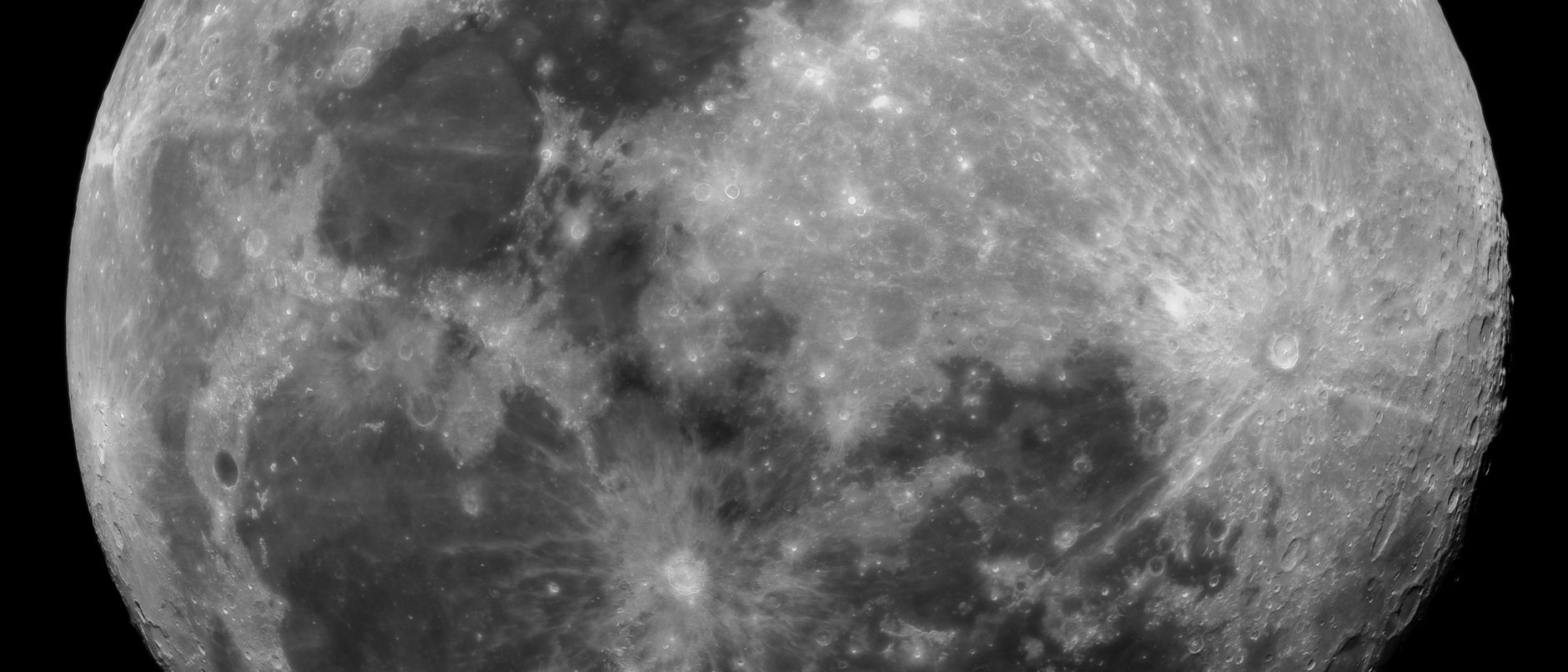 Depuis la découverte, ce cratère lunaire bouleverse nos certitudes