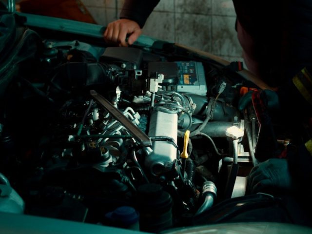 Achat voiture d&rsquo;occasion : ce qu&rsquo;il faut vérifier avant de signer