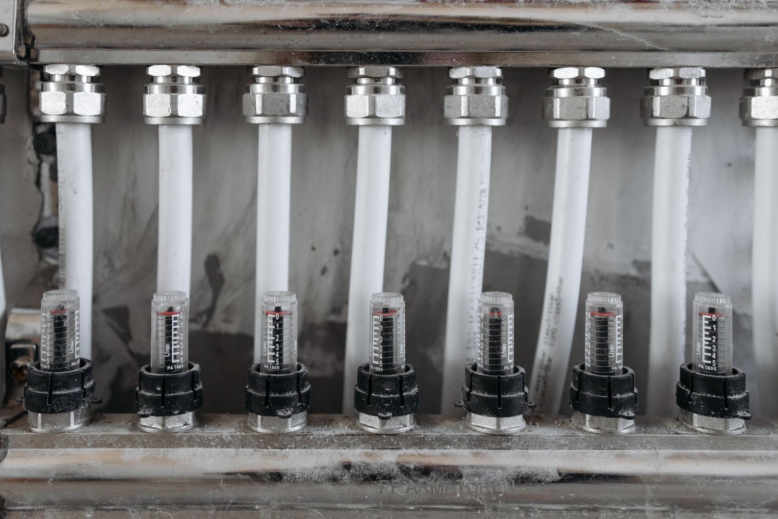 Tuyaux et installation d'un chauffe-eau dans une maison